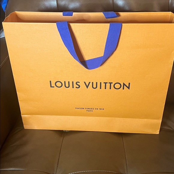Louis Vuitton Box & Bag - Picture 2 of 11